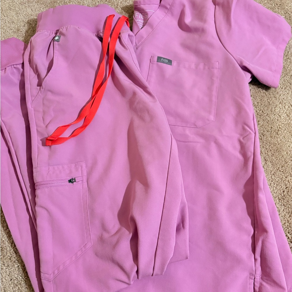 Figs Lavender Scrub Top